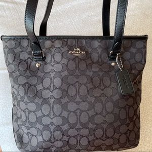 Brand New Coach Bag, perfect size!